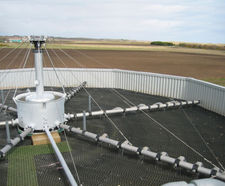 Tubular arm distributors