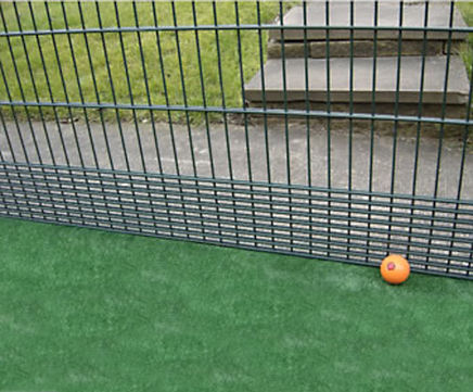 Hockey pitch rigid mesh fencing system