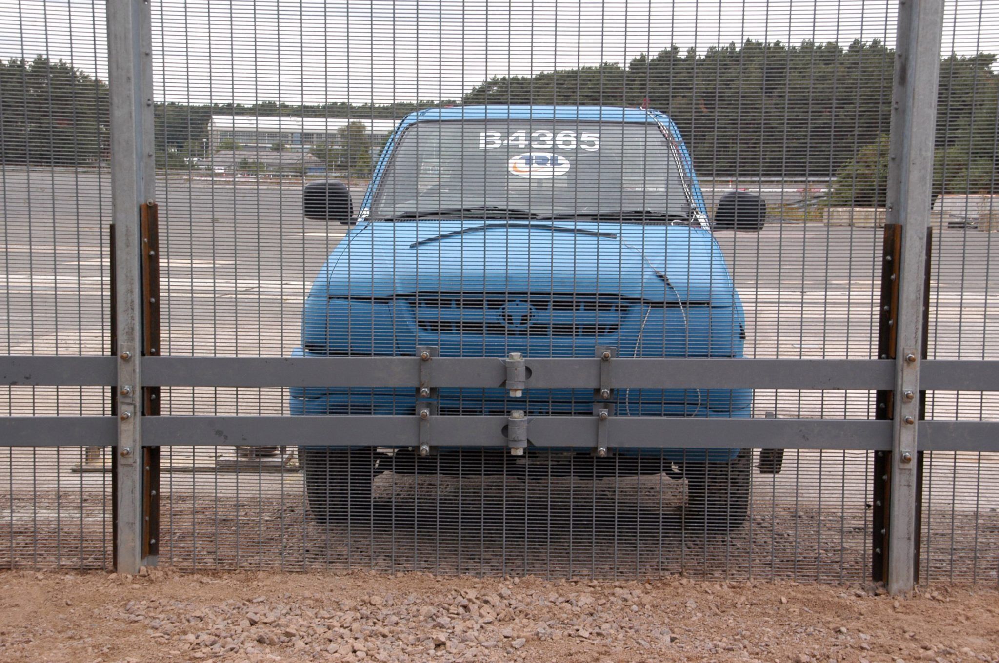 HiSec Super PAS 68 - steel anti-ram security fence for vehicle
