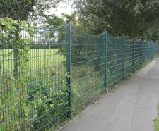 Gemini Concave - curved decorative steel mesh fencing