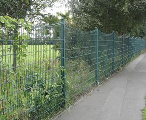 Gemini Concave - curved decorative steel mesh fencing