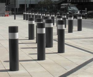 Avon Scimitar 75/30 high-security static bollard
