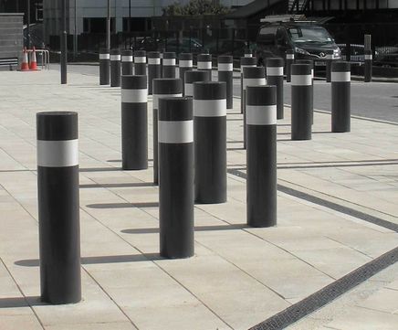 Avon Scimitar 75/30 high-security static bollard