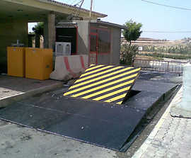 RB980CR Sabre surface-mount high-security road blocker