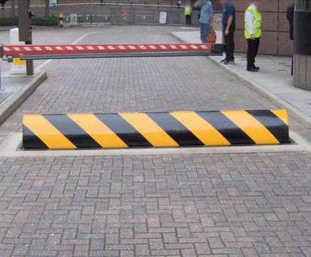RB680 hydraulic road blocker