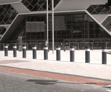 Avon Scimitar 75/50 high-security static bollard