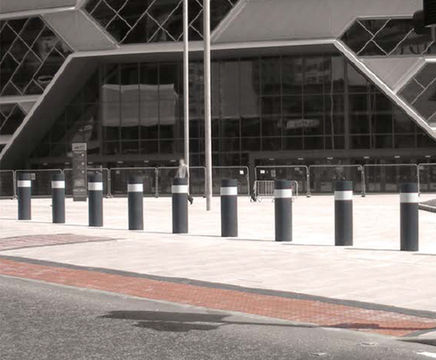 Avon Scimitar 75/50 high-security static bollard