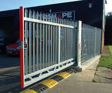 SlideGuard - automated cantilever sliding gate, palisade infill