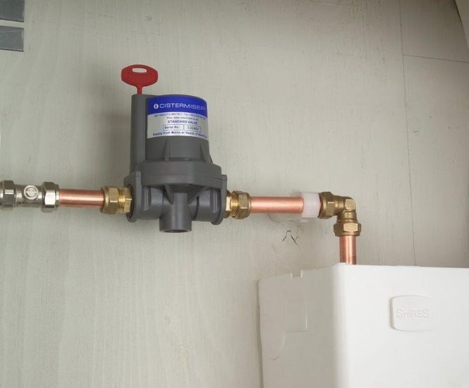 Hydraulic control valve urinal flushing Cistermiser