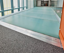 Custom expansion joint for glass walkways