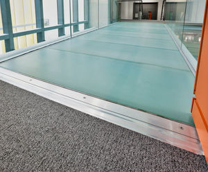 Custom expansion joint for glass walkways