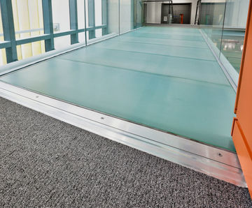 Custom expansion joint for glass walkways