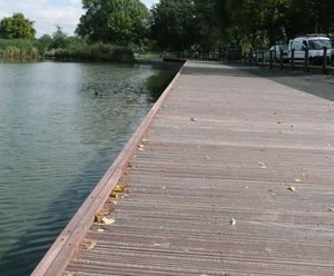 Bespoke curved boardwalk, Clapham Common Mount Pond