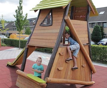 Marja Play Unit, Solo - outdoor robinia wood playground structure