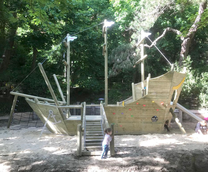 Play ship installed at award-winning coastal park - Kent