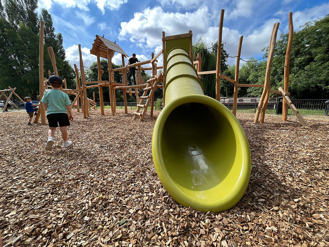 Refurbishment of play area Canal Fields, Berkhamsted eibe play Ltd