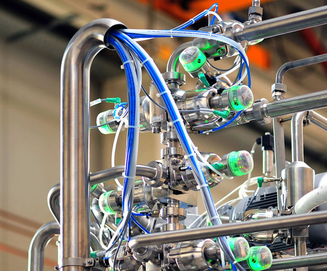 Sterile valve applications - eye ointment production