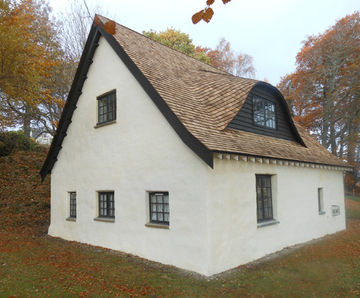 Canadian cedar shingle roofing, listed highland cottage