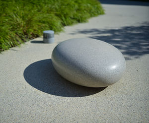 Barrell Sculpture Pebble Seats heading for Surrey Quays
