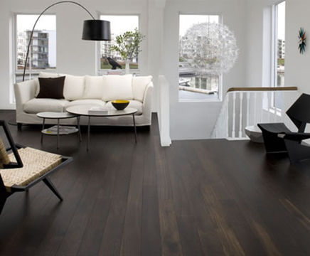 Wide board oak hardwood flooring
