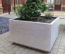 Campus CPLP - aluminium outdoor planter for public spaces