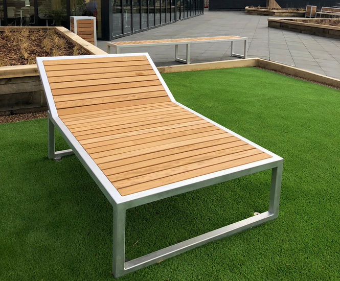 Campus sun lounger