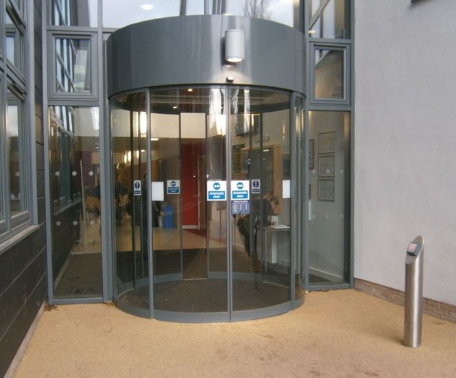 Sustainable sliding entrance for students