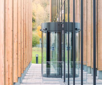 Secure, minimalist automatic entrance for Cyber Quarter