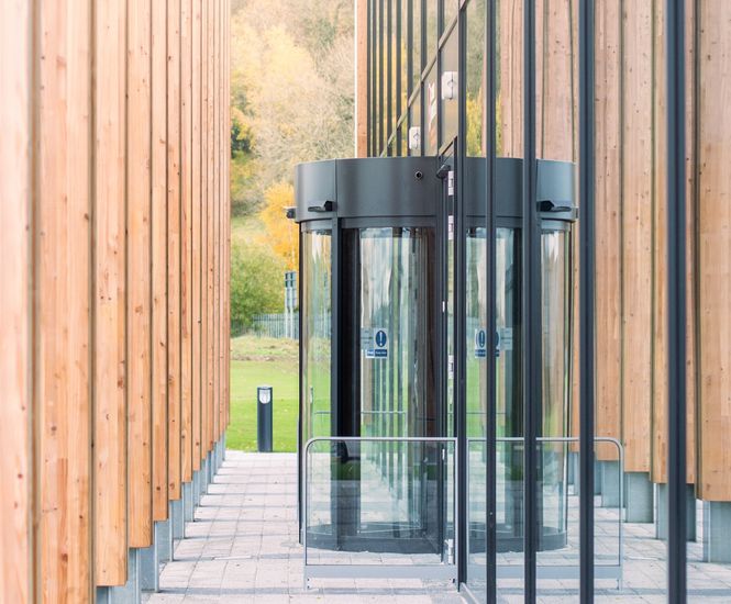 Secure, minimalist automatic entrance for Cyber Quarter