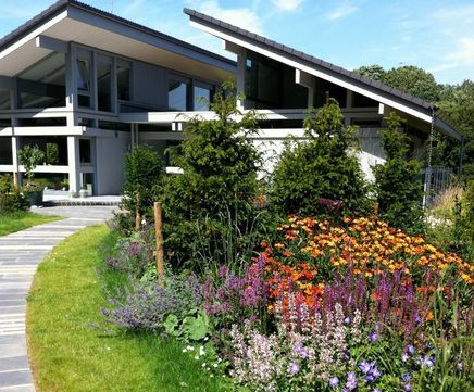 Shrubs and perennials, Huf House show garden