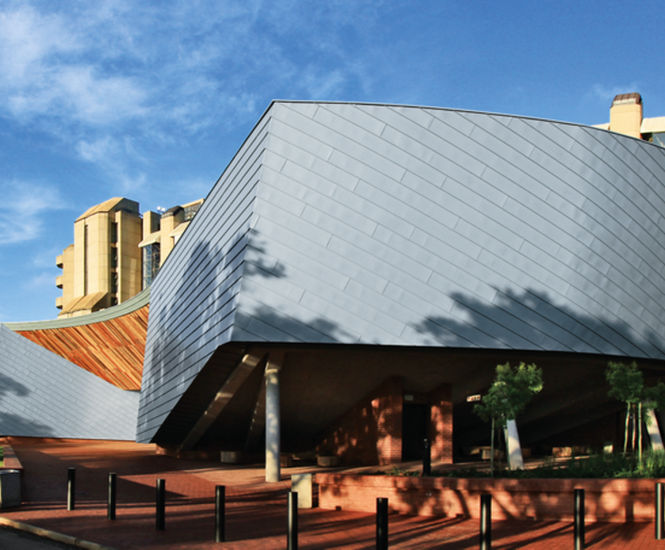 Seamed zinc cladding for lecture theatre facade