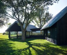 House by the lake - Residential building