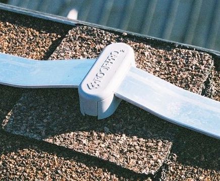Lite-Anchor lightning conductor fixings for flat roofs