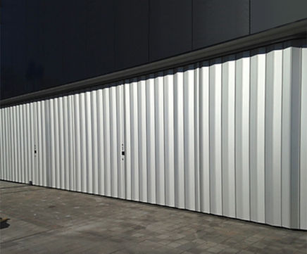 Global sliding / folding shutter with aluminium panels