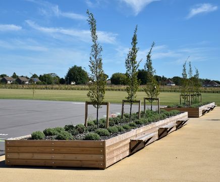 Grenadier planter with Henley bench