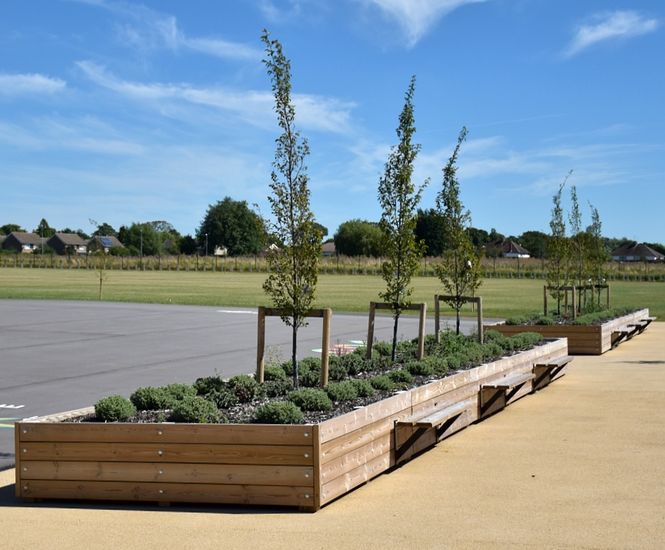 Grenadier planter with Henley bench