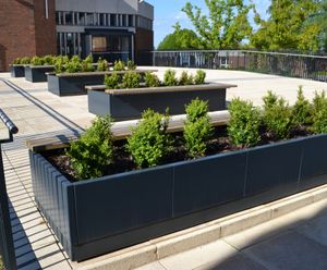 Stratum aluminium flat packed planters