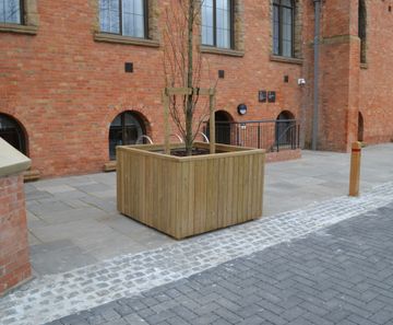 Diplomat tree planters in FSC hardwood and softwood