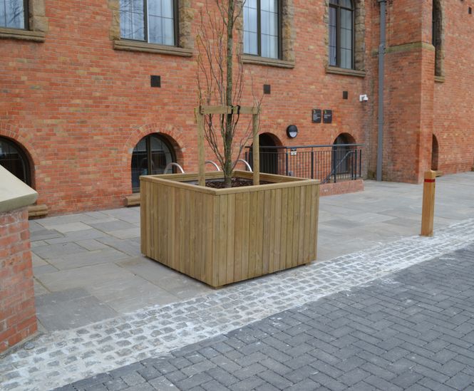 Diplomat tree planters in FSC hardwood and softwood