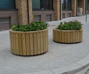 Diplomat circular planter
