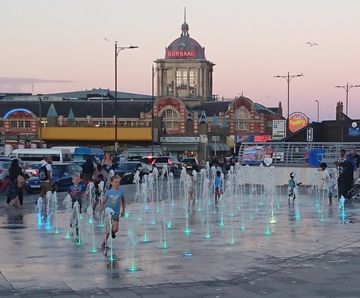Illuminated plaza water feature for promenade - Southend-on-Sea
