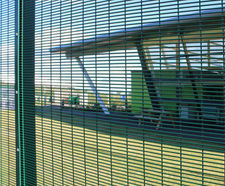 Lochrin 358 SL1 - welded steel security mesh fence