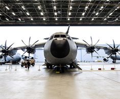 Energy-efficient space heating for aircraft hangar