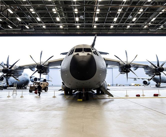 Energy-efficient space heating for aircraft hangar