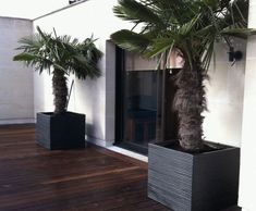 Julius Ceramic Style - ribbed fibreglass planter