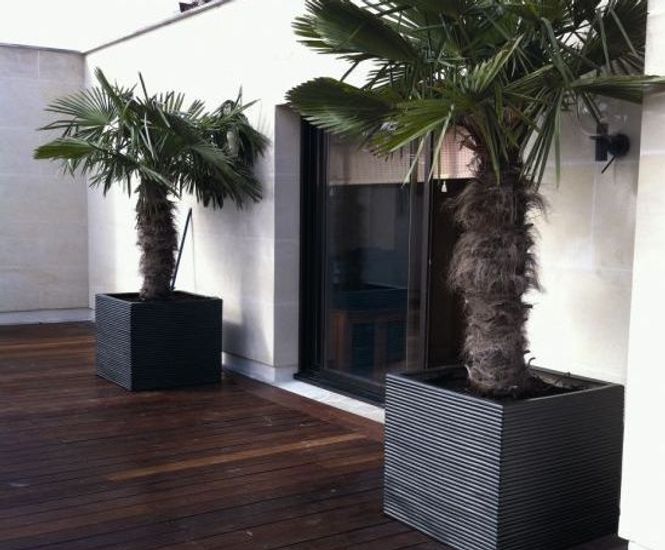 Julius Ceramic Style - ribbed fibreglass planter
