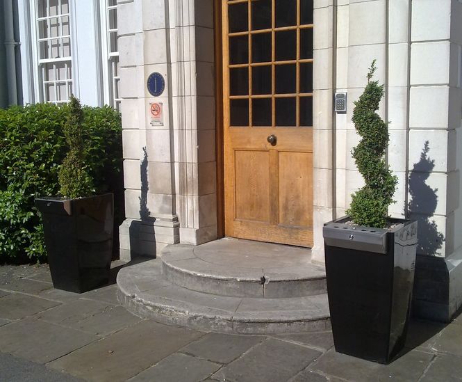 Spirit - Ashaway fire-retardant planters with ashtray