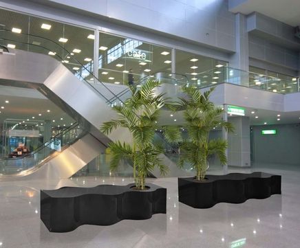 Curvy Xtreme - contemporary fibreglass planter bench