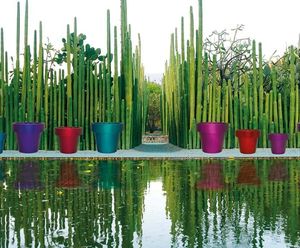 Bill Avant-Garde - fibreglass contemporary plant pots
