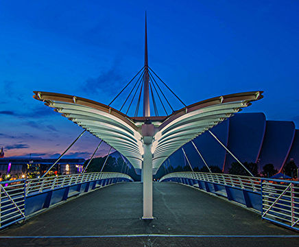 Gullwing covered walkway - Bell's Bridge, Glasgow